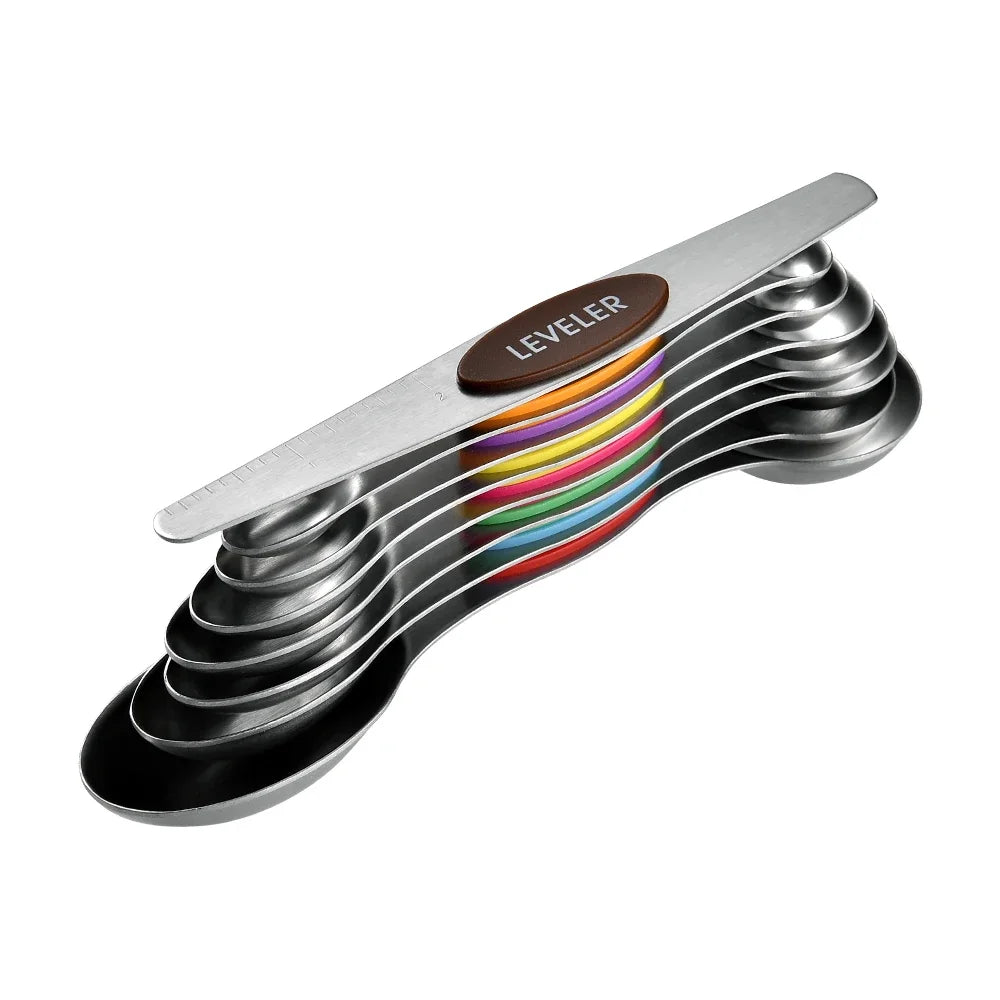  Gift-worthy magnetic measuring spoons set presented in a box
