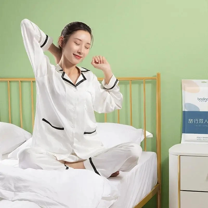 Travel-Disposable-Bed-Sheet-Travel-Bed-Sheet-Anti-Dirty-Waterproof-Oil-Proof-Bed-Sheets-Portable-Travel-2.webp